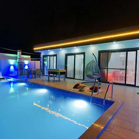 Uezuemlue 1 Bedroom Secluded With Private Pool Hot Tub Villa *