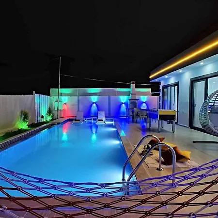 ヴィラ Uezuemlue 1 Bedroom Secluded With Private Pool Hot Tub カルカン