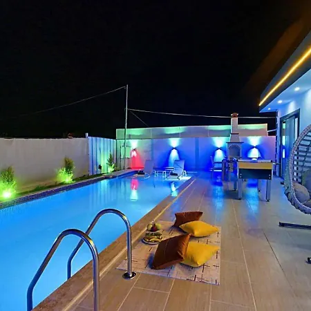 Uezuemlue 1 Bedroom Secluded With Private Pool Hot Tub Villa