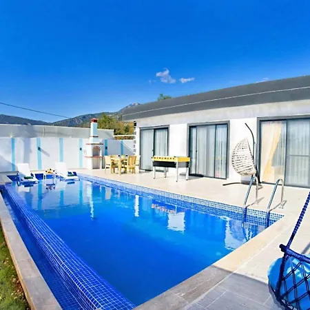Uezuemlue 1 Bedroom Secluded With Private Pool Hot Tub ヴィラ *