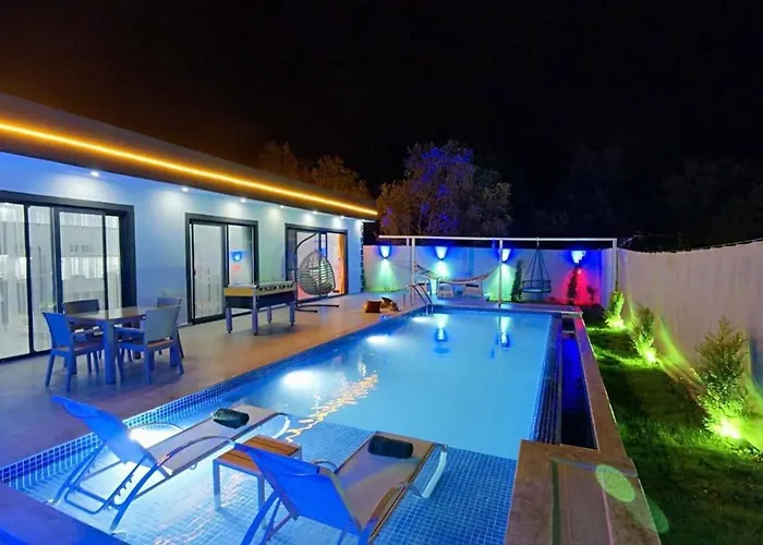 Uezuemlue 1 Bedroom Secluded With Private Pool Hot Tub カルカン